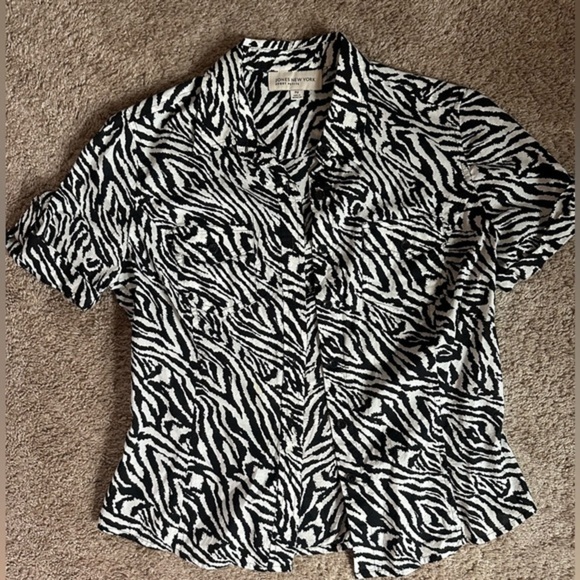 Jones New York Tops - Jones New York Button Up Shirt Short Slvs Zebra Print Black White size PM